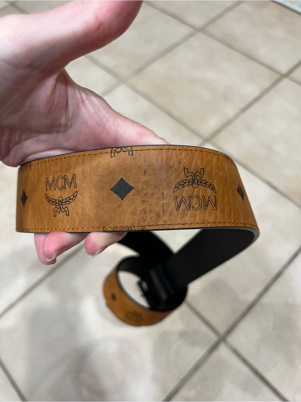 MCM Cognac Visetos Belt with Matte Black 'M' Buckle reversible to black - Picture 4 of 8